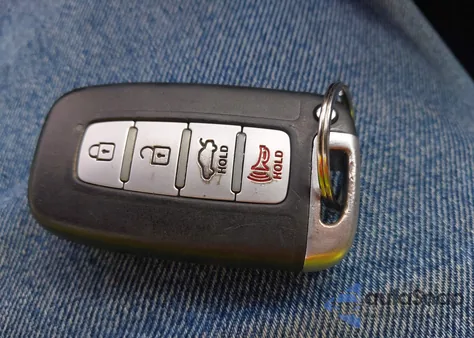 2011 Hyundai Sonata Hybrid z USA, uszkodzony, nr VIN KMHEC4A4XBA004636